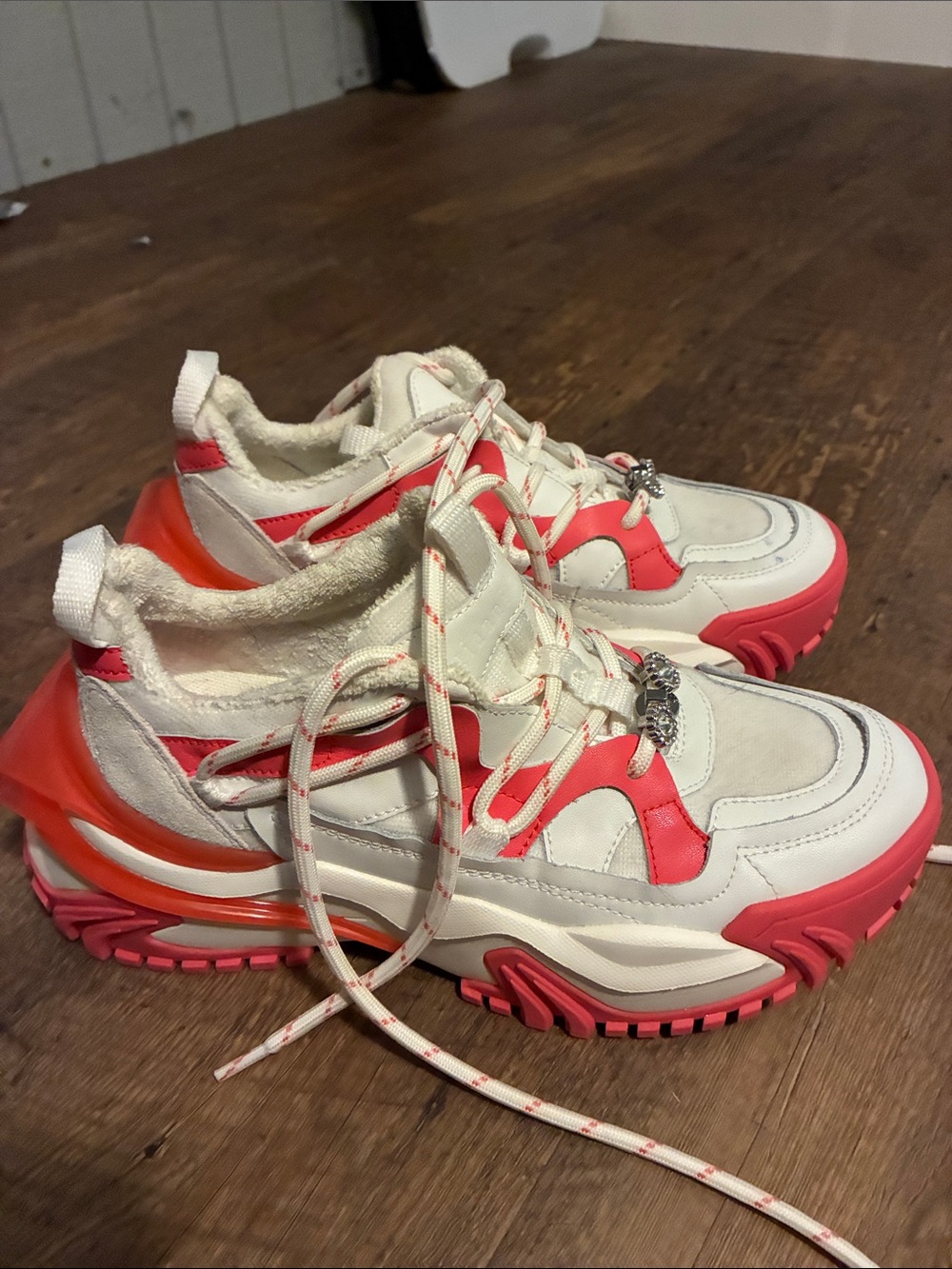 Gianni Bini Venus women's sz 6 Sneakers $118